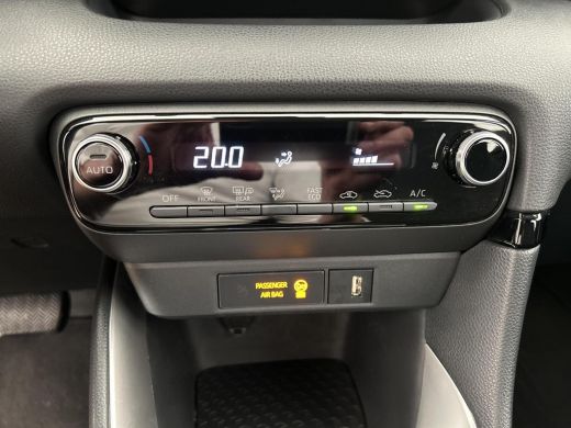 Toyota Yaris 1.5 Hybrid Active ActivLease financial lease