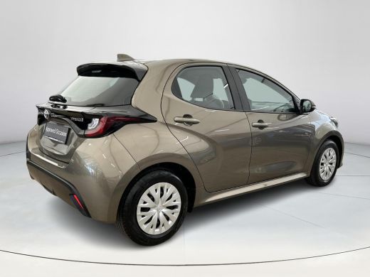 Toyota Yaris 1.5 Hybrid Active ActivLease financial lease