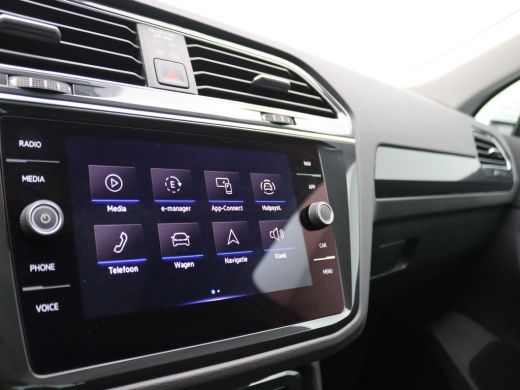 Volkswagen Tiguan 1.4 TSI eHybrid Elegance 245PK DSG led matrix, trekhaak, adaptive cruise, side assist, schuif-kan... ActivLease financial lease