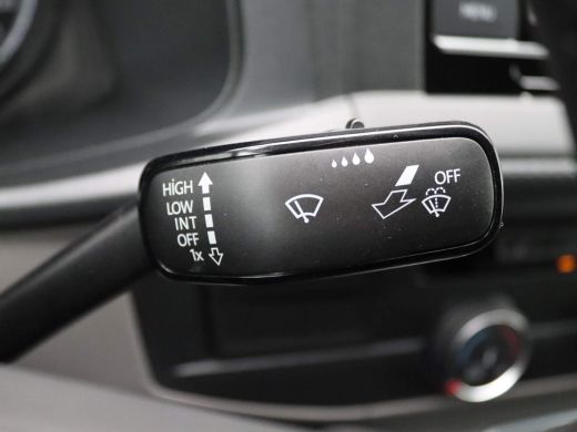 Volkswagen Transporter 2.0 TDI L2H1 30 150PK DSG 2x schuifdeur, Trekhaak, achteruitrijcamera, LED, cruise control, bijri... ActivLease financial lease