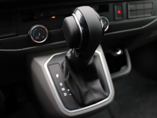 Volkswagen Transporter 2.0 TDI L2H1 30 150PK DSG 2x schuifdeur, Trekhaak, achteruitrijcamera, LED, cruise control, bijri... ActivLease financial lease