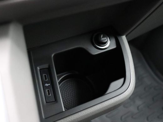 Volkswagen Transporter 2.0 TDI L2H1 30 150PK DSG 2x schuifdeur, Trekhaak, achteruitrijcamera, LED, cruise control, bijri... ActivLease financial lease