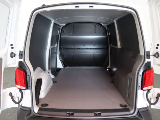 Volkswagen Transporter 2.0 TDI L2H1 30 150PK DSG 2x schuifdeur, Trekhaak, achteruitrijcamera, LED, cruise control, bijri... ActivLease financial lease