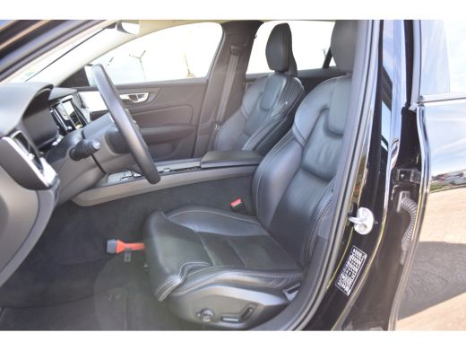 Volvo  V60 Cross Country Volvo B5 AWD Pro | Massage | Tr.H | B&W | Panodak | Nw.Pr. 77.500! ActivLease financial lease