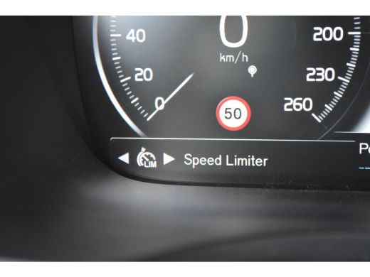 Volvo  V60 Cross Country Volvo B5 AWD Pro | Massage | Tr.H | B&W | Panodak | Nw.Pr. 77.500! ActivLease financial lease