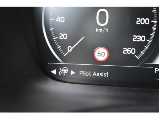 Volvo  V60 Cross Country Volvo B5 AWD Pro | Massage | Tr.H | B&W | Panodak | Nw.Pr. 77.500! ActivLease financial lease