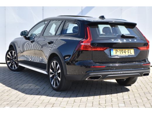 Volvo  V60 Cross Country Volvo B5 AWD Pro | Massage | Tr.H | B&W | Panodak | Nw.Pr. 77.500! ActivLease financial lease
