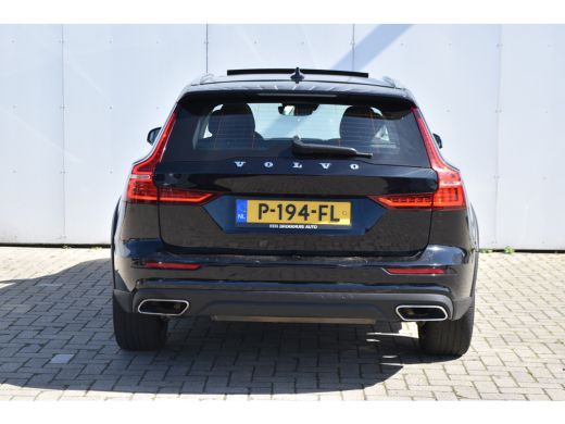Volvo  V60 Cross Country Volvo B5 AWD Pro | Massage | Tr.H | B&W | Panodak | Nw.Pr. 77.500! ActivLease financial lease