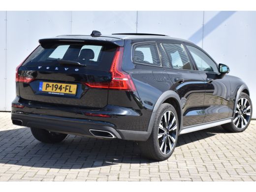 Volvo  V60 Cross Country Volvo B5 AWD Pro | Massage | Tr.H | B&W | Panodak | Nw.Pr. 77.500! ActivLease financial lease