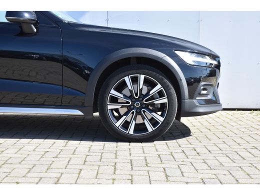 Volvo  V60 Cross Country Volvo B5 AWD Pro | Massage | Tr.H | B&W | Panodak | Nw.Pr. 77.500! ActivLease financial lease