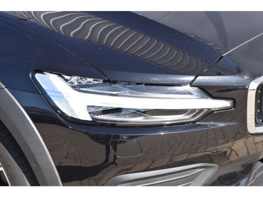 Volvo  V60 Cross Country Volvo B5 AWD Pro | Massage | Tr.H | B&W | Panodak | Nw.Pr. 77.500! ActivLease financial lease