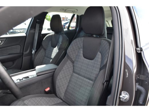 Volvo  V60 Volvo B3 Essential Edition |  BLIS | Trekhaak | Stoel/Stuurverwarming | ActivLease financial lease