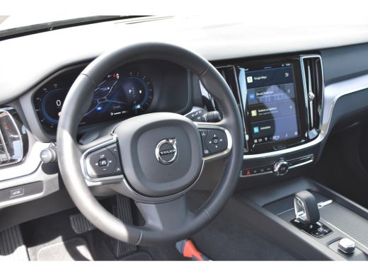 Volvo  V60 Volvo B3 Essential Edition |  BLIS | Trekhaak | Stoel/Stuurverwarming | ActivLease financial lease