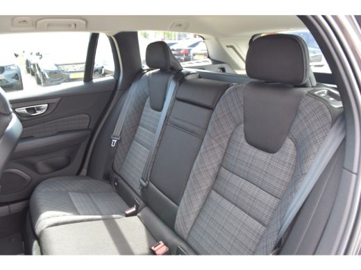Volvo  V60 Volvo B3 Essential Edition |  BLIS | Trekhaak | Stoel/Stuurverwarming | ActivLease financial lease