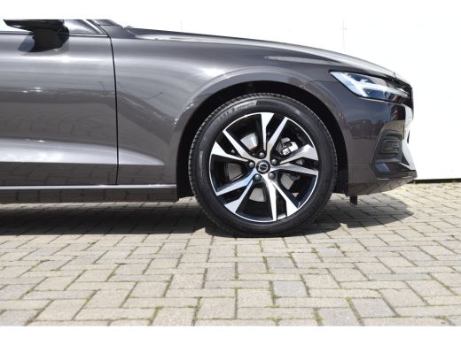 Volvo  V60 Volvo B3 Essential Edition |  BLIS | Trekhaak | Stoel/Stuurverwarming | ActivLease financial lease