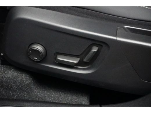 Volvo  XC40 Volvo 1.5 T5 Recharge Plus Dark | Blis | Elektrisch bedienbare stoel | Stoel + Stuurverw | Harman... ActivLease financial lease