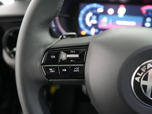 Alfa Romeo Junior Alfa Romeo 1.2 Turbo Hybrid Ibrida | Achteruitrijcamera | Apple Carplay/Android Auto|telefooninte... ActivLease financial lease