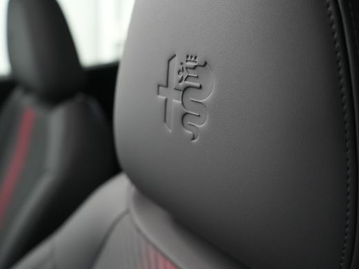 Alfa Romeo Junior Alfa Romeo 1.2 Turbo Hybrid Ibrida | Achteruitrijcamera | Apple Carplay/Android Auto|telefooninte... ActivLease financial lease