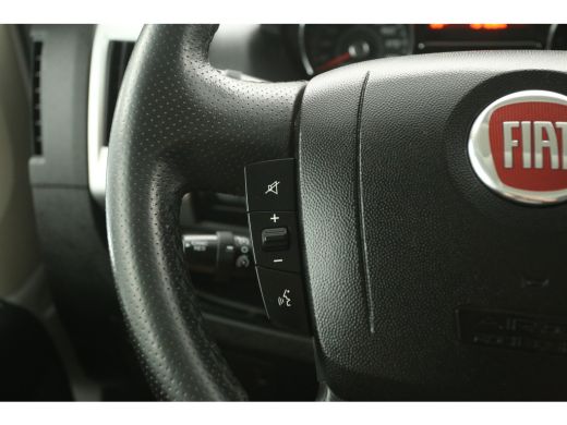 Fiat Ducato 30 2.3 MultiJet L2H2 Airco Camera Cruise Navigatie 15"LMV 3 Persoons Elektrpakket ActivLease financial lease