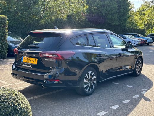 Ford FOCUS Wagon Ford 1.0EB HYBRID TITANIUM | NL-AUTO! | WINTERPACK | CAMERA | DEALER OH! | 1 EIGENAAR! | ALL-SEAS... ActivLease financial lease