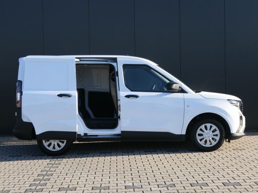 Ford Transit Courier Ford 1.5 EcoBlue Trend | Camera | CarPlay/Android Auto | Winterpack | Parkeersensoren voor en ach... ActivLease financial lease