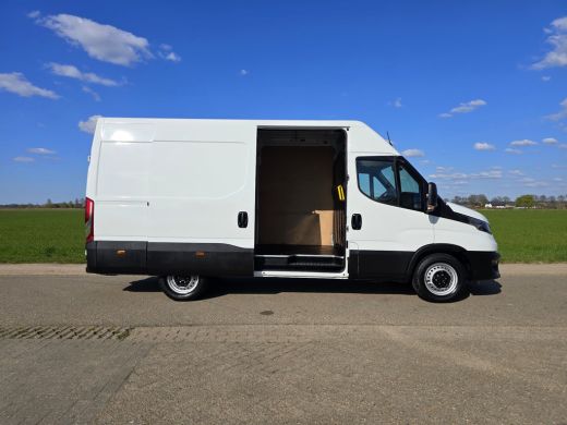 Iveco Daily 35S14V 2.3 352L H2 - 140 Pk - Euro 6 - Airco - Cruise Control ActivLease financial lease