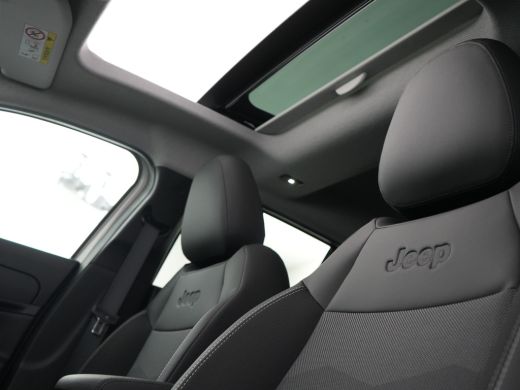 Jeep Avenger Jeep Summit 54 kWh | Achteruitrijcamera | Afdaal assistent | Airco (automatisch) ActivLease financial lease