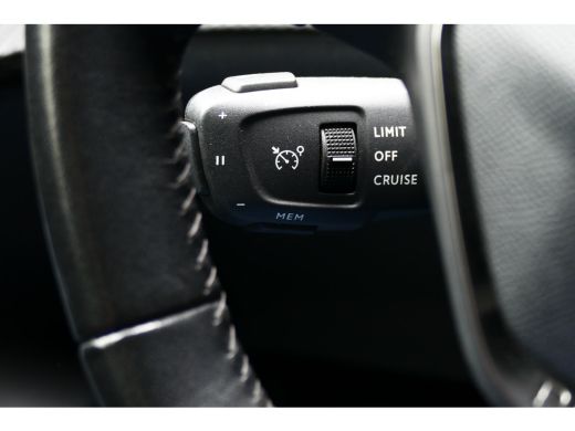 Peugeot 2008 Peugeot 1.2 PURETECH 130PK ALLURE PACK / NAVI / LED / PDC / CLIMA / 17"LMV / CAMERA / KEYLESS / W... ActivLease financial lease