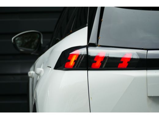 Peugeot 2008 Peugeot 1.2 PURETECH 130PK ALLURE PACK / NAVI / LED / PDC / CLIMA / 17"LMV / CAMERA / KEYLESS / W... ActivLease financial lease