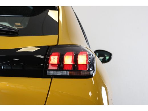 Peugeot 208 Peugeot 1.2 PureTech Active Pack 100 | Navi | Airco | Cruise control | Parkeersenoren achter | DAB | ActivLease financial lease