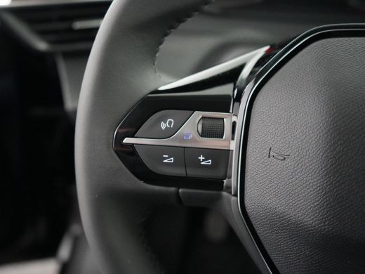 Peugeot 208 Peugeot Style | Dashboard en deurpanelen in kunststof met carboneffect | Elektrisch verstelbare e... ActivLease financial lease