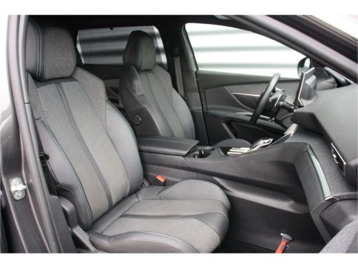 Peugeot 5008 1.2 PURETECH 130PK 7-ZITS ALLURE PACK AUTOMAAT / NAVI / CLIMA / PDC / 18" LMV / CAMERA / KEYLESS ... ActivLease financial lease