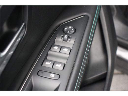 Peugeot 5008 1.2 PURETECH 130PK 7-ZITS ALLURE PACK AUTOMAAT / NAVI / CLIMA / PDC / 18" LMV / CAMERA / KEYLESS ... ActivLease financial lease