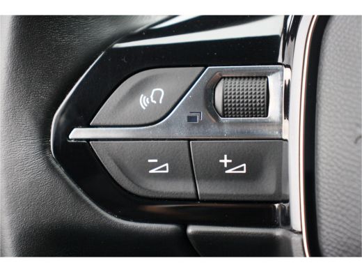 Peugeot 5008 1.2 PURETECH 130PK 7-ZITS ALLURE PACK AUTOMAAT / NAVI / CLIMA / PDC / 18" LMV / CAMERA / KEYLESS ... ActivLease financial lease