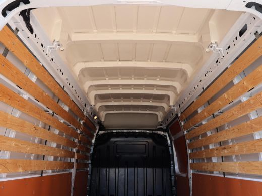 Renault Master T35 2.3 DCI 145 PK DUBBEL LUCHT L4H3 + 3500 KG TREKHAAK ActivLease financial lease