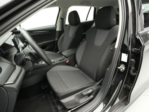 Skoda Octavia Combi 1.0 e-TSI 110pk DSG Business Edition Trekhaak Navigatie Pdc Clima ActivLease financial lease