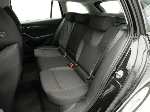 Skoda Octavia Combi 1.0 e-TSI 110pk DSG Business Edition Trekhaak Navigatie Pdc Clima ActivLease financial lease