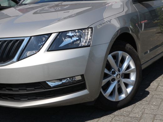 Skoda Octavia Combi 1.5 TSI Greentech Ambition Business TREKHAAK NAVI ActivLease financial lease