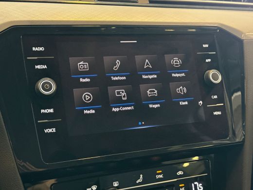 Volkswagen Passat Variant 1.5 150pk TSI Business | Navigatiesysteem | Elektrisch bedienbare achterklep | App Connect | ActivLease financial lease