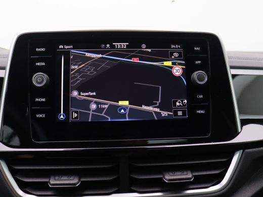 Volkswagen T-Roc 1.5 TSI R-Line 150PK DSG Adaptieve Cruise Controle, Stoel-Stuurverwarming, Side Assist, Navi, Par... ActivLease financial lease