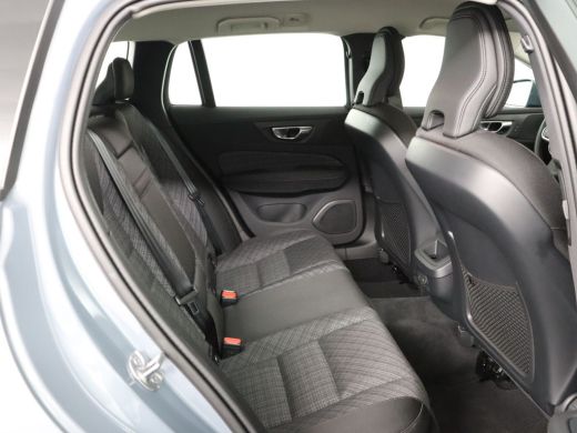 Volvo  V60 B3 Essential Edition | Stoel & stuurwielverwarming | Trekhaak | Parkassist camera | DAB+ | ActivLease financial lease