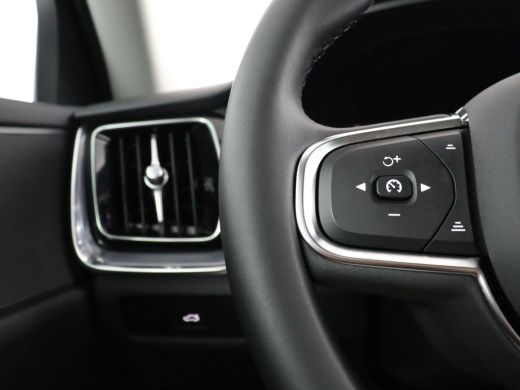 Volvo  V60 B3 Essential Edition | Stoel & stuurwielverwarming | Trekhaak | Parkassist camera | DAB+ | ActivLease financial lease