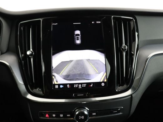 Volvo  V60 B3 Essential Edition | Stoel & stuurwielverwarming | Trekhaak | Parkassist camera | DAB+ | ActivLease financial lease