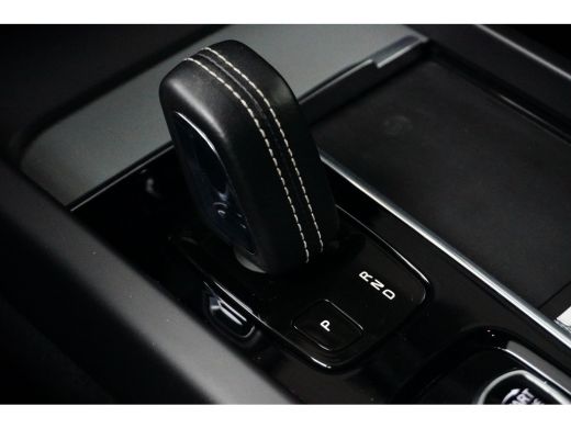Volvo  XC60 T6 AWD R-Design | PineGrey | HeadUp | PanoramaDak | Camera ActivLease financial lease