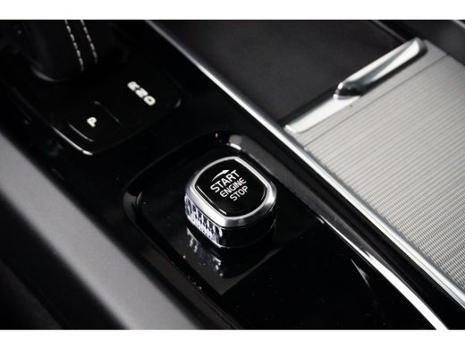 Volvo  XC60 T6 AWD R-Design | PineGrey | HeadUp | PanoramaDak | Camera ActivLease financial lease