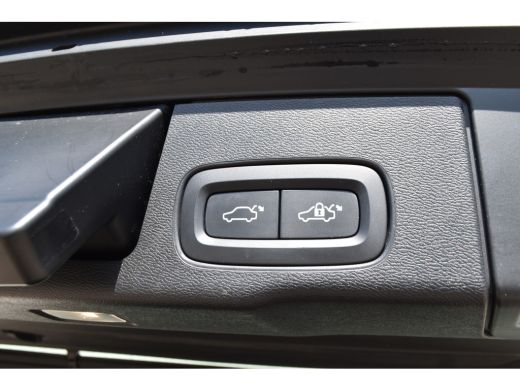 Volvo  XC60 T6 AWD R-Design | PineGrey | HeadUp | PanoramaDak | Camera ActivLease financial lease