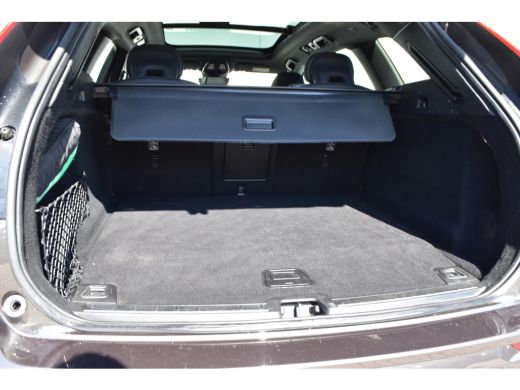 Volvo  XC60 T6 AWD R-Design | PineGrey | HeadUp | PanoramaDak | Camera ActivLease financial lease