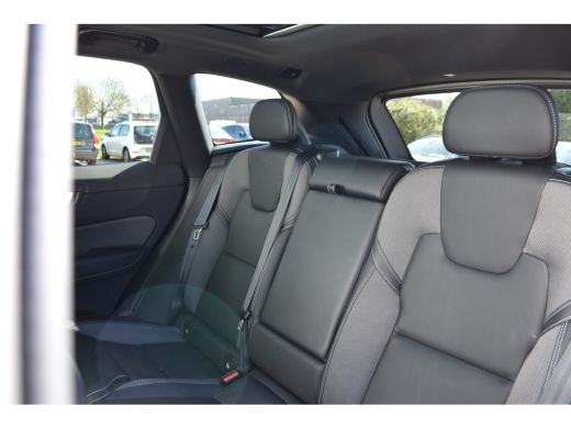 Volvo  XC60 T6 AWD R-Design | PineGrey | HeadUp | PanoramaDak | Camera ActivLease financial lease