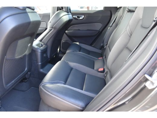 Volvo  XC60 T6 AWD R-Design | PineGrey | HeadUp | PanoramaDak | Camera ActivLease financial lease