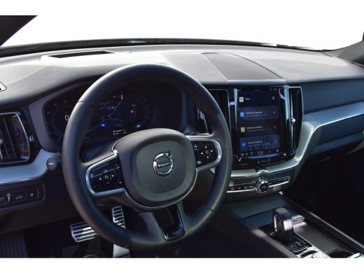 Volvo  XC60 T6 AWD R-Design | PineGrey | HeadUp | PanoramaDak | Camera ActivLease financial lease